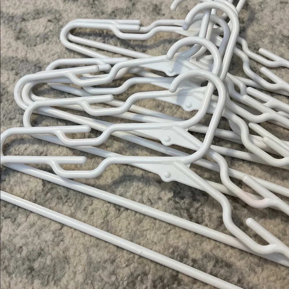 9 Mini Hangers